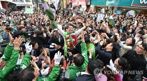 安, "충청이 결심할 때" 큰 절…중원서 安風 되살리기(종합) - 2