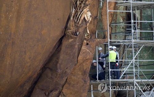 세월호 수색작업하는 관계자들