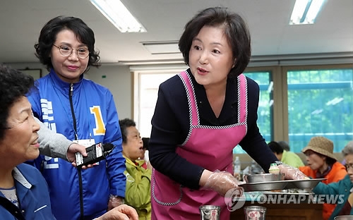 "맛있게 드시고 남편 찍어주세요"