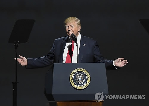 미국 총기협회에서 연설하는 트럼프 대통령