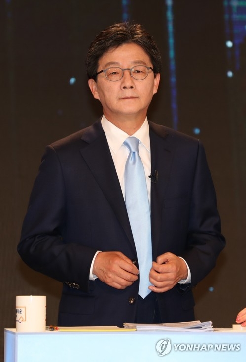 劉 "아직 12척의 배 남았다"…TV토론서 개혁보수 지지호소 - 1