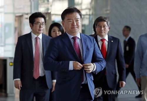 한국당 '세월호 인양 지연 의혹' 쟁점화 총력…SBS 항의방문 - 2