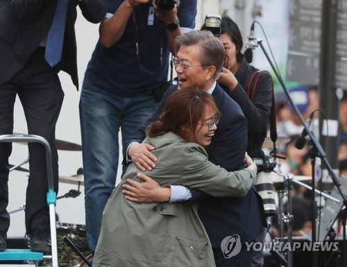 문재인 "너무 일찍 김칫국 마시면 안돼, 끝까지 긴장해야" - 1