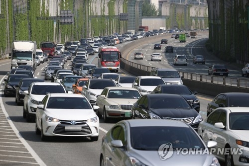 황금연휴 꽉막힌 고속도로, 연합뉴스 자료사진
