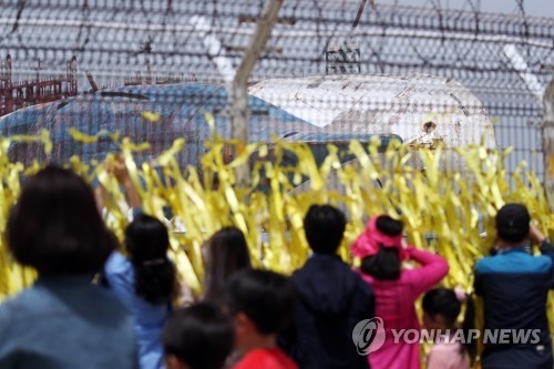 목포신항 찾은 세월호 추모객들