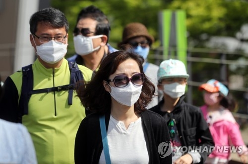 미세먼지에 온 가족이 마스크