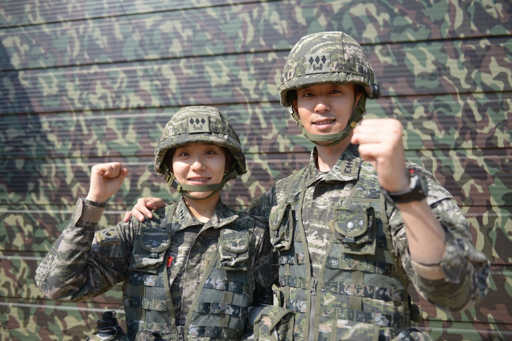 서해 최전방 지키는 김유선(왼쪽)·김유신(오른쪽) 대위 남매