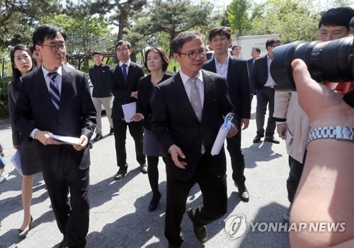 '약촌오거리 택시기사 살인사건' 현장 검증