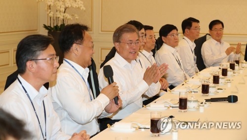 文대통령 "부처 연속성 중요…정권 유한하지만 조국은 영원"(종합) - 1