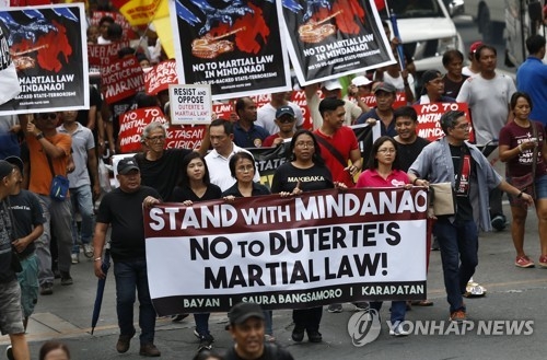 마닐라에서 벌어진 계엄령 반대 시위[epa=연합뉴스]