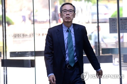 '삼성합병 반대론자' 주진형 전 대표 증인출석(서울=연합뉴스) 김인철 기자 = 삼성합병에 반대의견을 냈던 것으로 알려진 주진형 전 한화투자증권 대표가 29일 오전 서울 서초구 서울중앙지방법원에서 열리는 박근혜 전 대통령의 공판에 증인으로 출석하고 있다. 2017.5.29yatoya@yna.co.kr