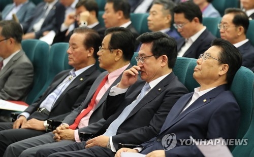"부패와 분열 동시에 뒤집어 썼다"…한국당 대선반성 토론(종합) - 1
