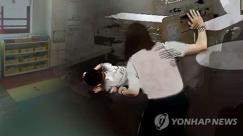 주먹으로 때리고 귀 잡아당기고…어린이집 교사 벌금형 확정 - 1