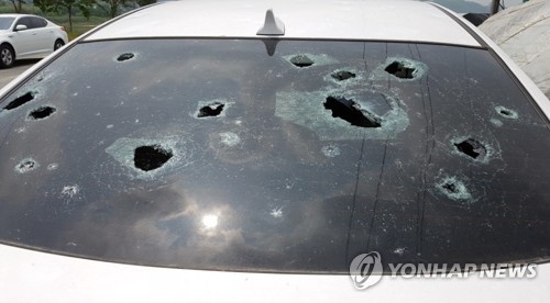 우박에 파손된 차량 유리