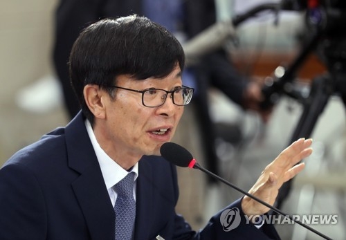 與 "김상조, 공정위원장 자질 입증…청문보고서 채택해야" - 1