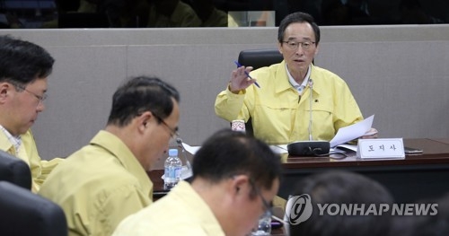 AI 차단방역 회의 주재하는 전북지사