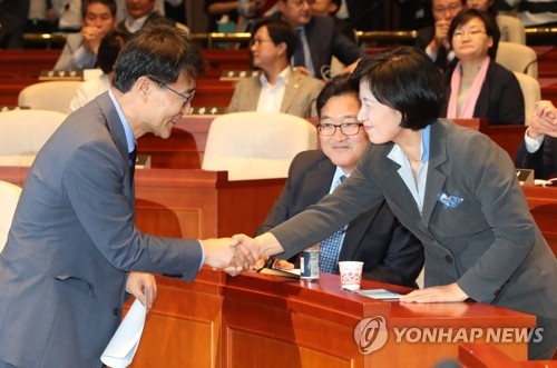 與 찾아간 장하성 "청문회·추경·정부조직개편 협조 절실" - 1