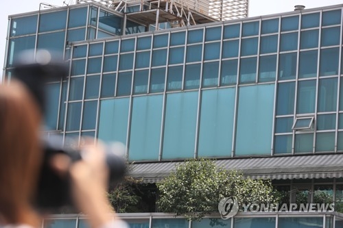 아들과 상봉 후에도 칩거…정유라 닷새째 감감무소식 - 1