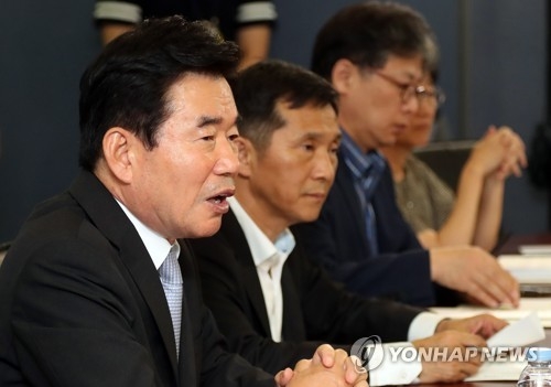 김진표 "국립대 총장 임명 둘러싼 적폐있다…최우선 해결해야" - 1