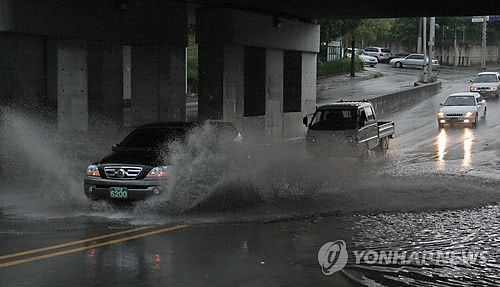 비내린 지하차도