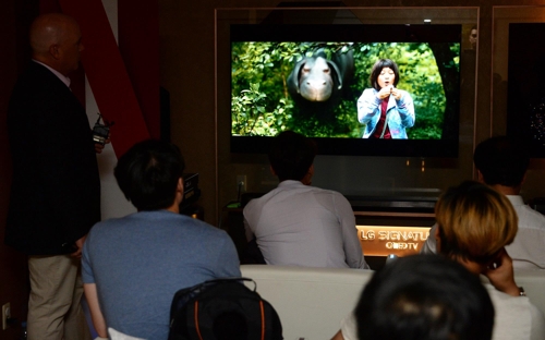 "LG OLED TV로 '옥자' 보세요" - 2