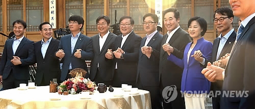 첫 고위 당정청회의는 '손 잡고'