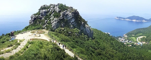 '기가 센 곳'으로 유명한 청산도 범바위(완도군 제공 = 연합뉴스)