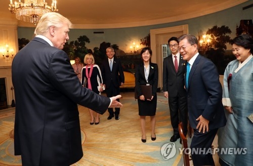 대화하는 한·미 정상
