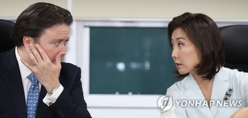 나경원 "文정부 사드대응 '하지하책'…배치 기정사실화했어야" - 1