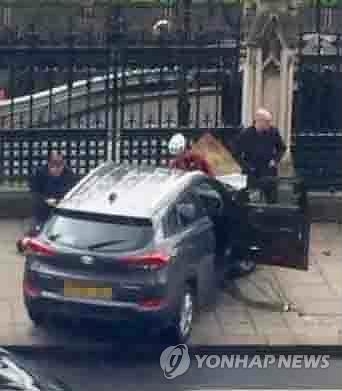 런던테러 때 다친 한국인 넉달여만에 귀국길 - 1