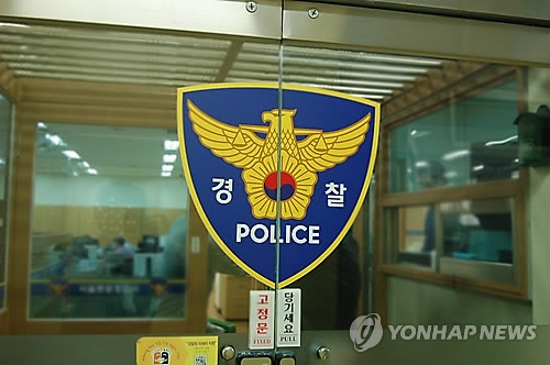 길가에서 들깨 털던 80대 오토바이에 치여 숨져 - 1