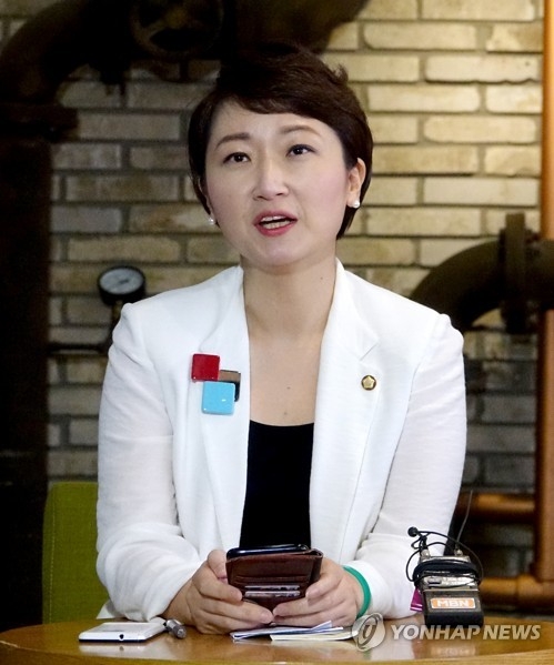이언주 "獨 메르켈 총리처럼 당 구원하겠다" - 1
