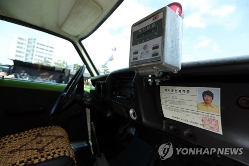 구슬방석과 운전자격증까지 영화 속 모습 그대로