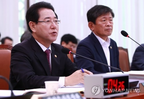 김영록 농식품부 장관, 농해수위 답변