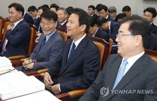 운영위…野 "인사참사" vs 靑 "어느 때보다 높은 기준"(종합) - 1