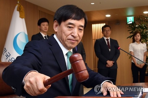 금통위 '기준금리, 성장률 전망치 오를까'