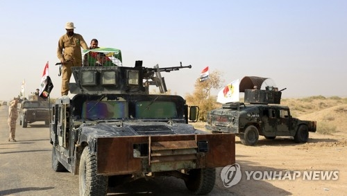 이라크 북부 IS 거점 탈아파르로 향하는 이라크군 차량 [EPA=연합뉴스 자료사진]