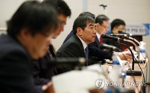 금융행정혁신위원장을 맡은 윤석헌 교수(연합뉴스 자료사진)