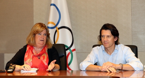 린드베리 IOC 조정위원장(왼쪽)과 두비 IOC 수석국장
