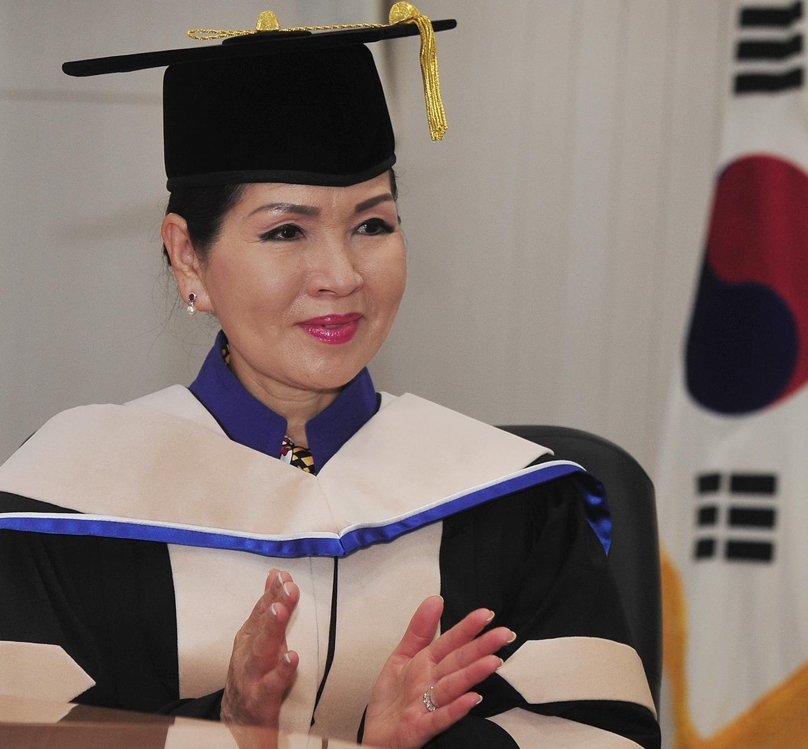건국대 명예박사 된 유미 호건 여사
