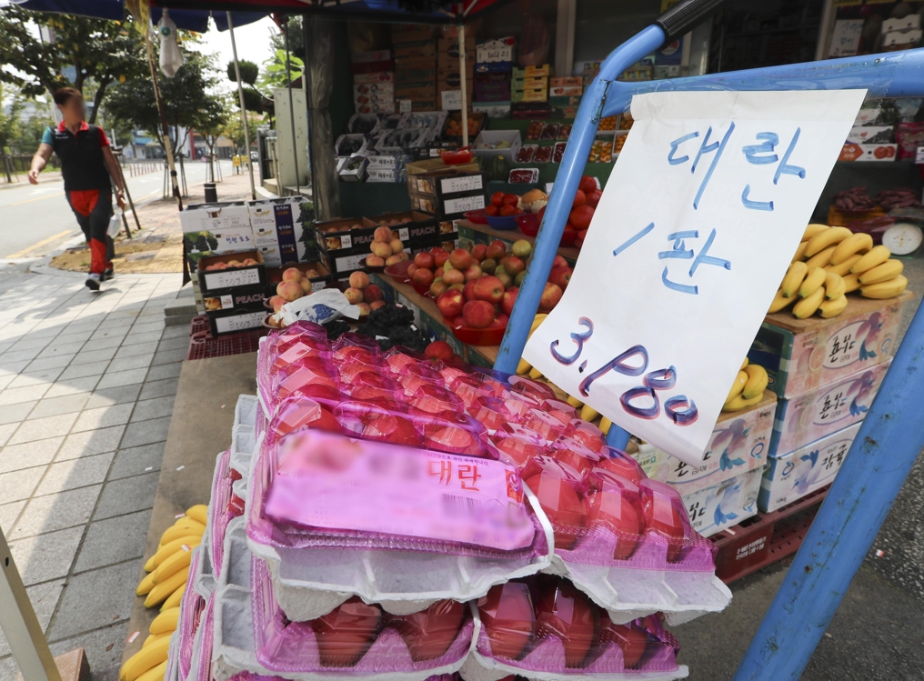 곤두박질치는 계란값…30개 한판에 3천원대 등장 - 1
