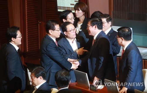 한국당 "與 전횡에 제동 건 것"…대여투쟁 힘 받나 - 2