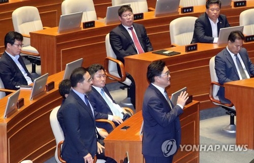與 "국민의당은 한국당 2중대" 맹비난…주도권 확보 우려도(종합) - 2
