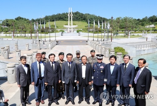 5·18묘지 찾은 특조위