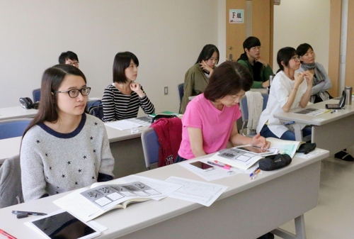 일본어 배우는 외국인유학생들