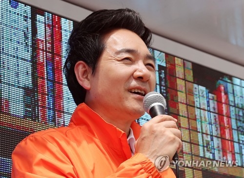 19대 대선에서 국민대통합당 후보로 출마했던 장성민씨