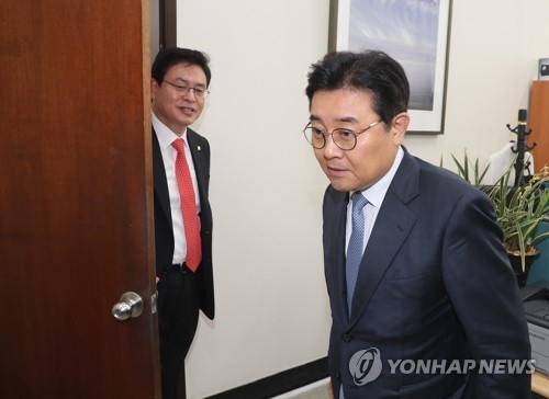 전병헌, 여야 릴레이 예방…김명수 인준에 힘받은 靑 협치행보 - 1