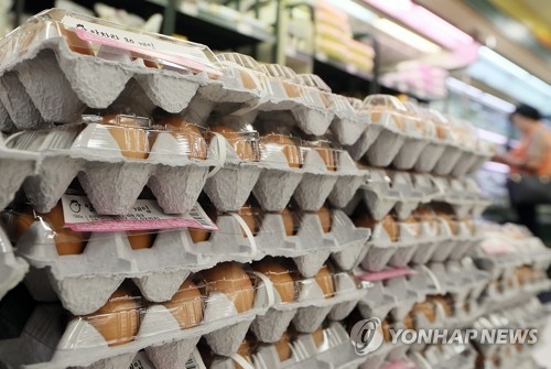 마트에 쌓여있는 계란 [연합뉴스 자료사진]