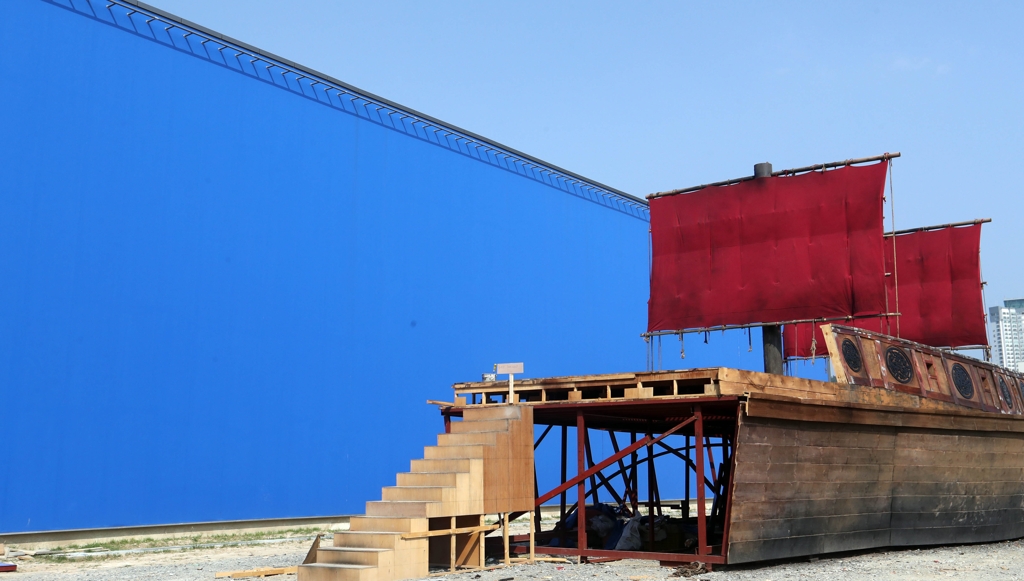 스튜디오 큐브 야외에 설치된 대형 크로마키 촬영장