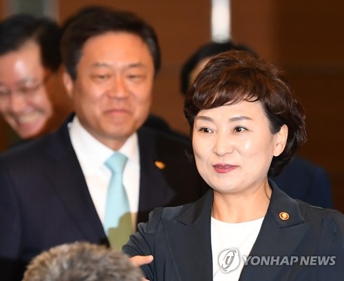 김현미 국토장관 "건설, 신성장 동력으로 새 먹거리 찾아야"(종합) - 1